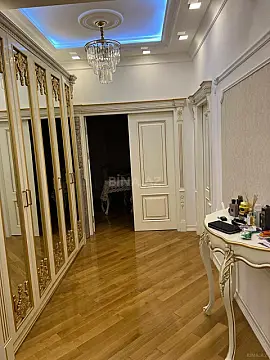 Satılır 3 otaqlı mənzil 119 m²