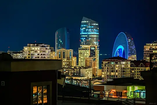 Satılır 5 otaqlı mənzil 350 m²