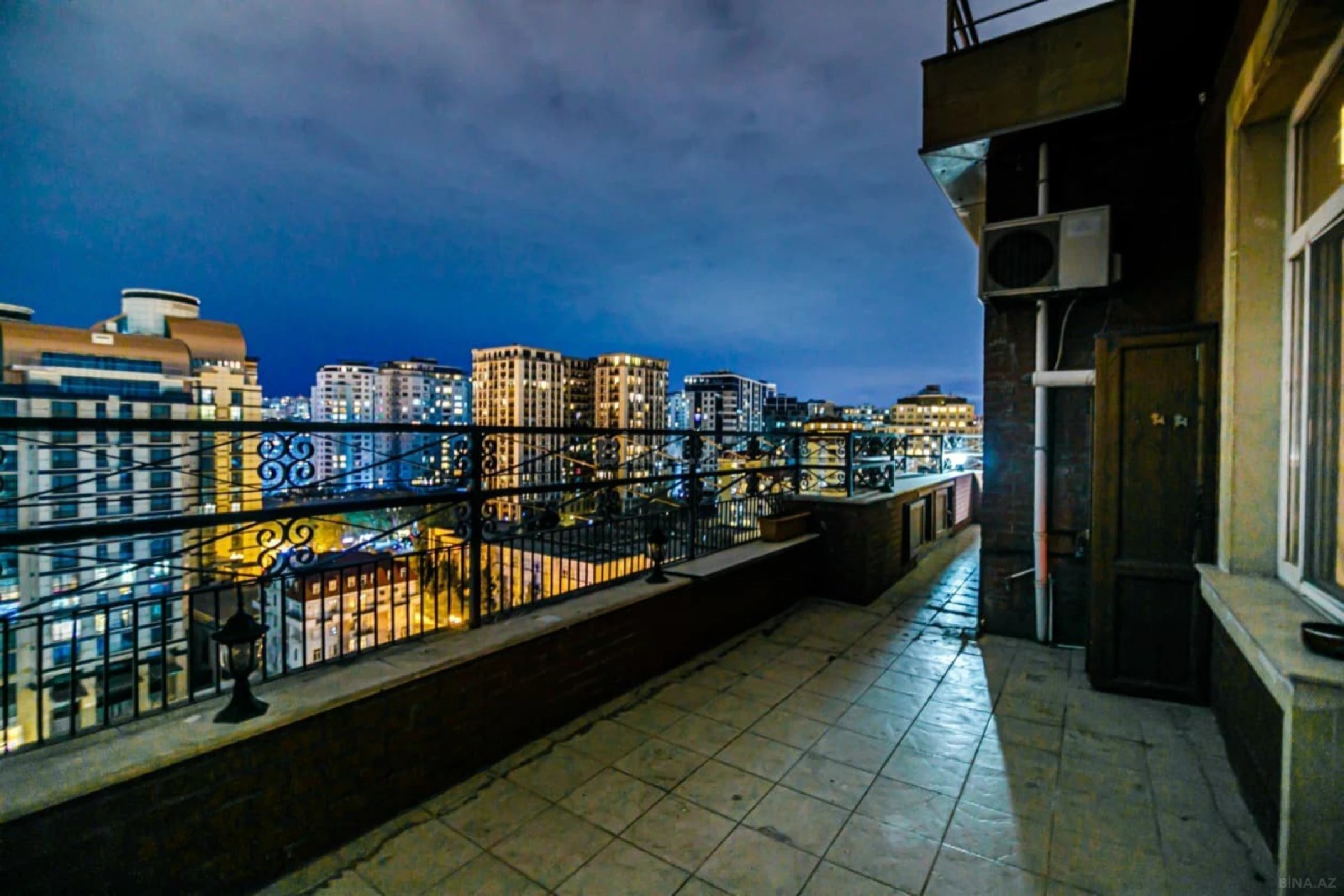 Satılır 5 otaqlı mənzil 350 m²