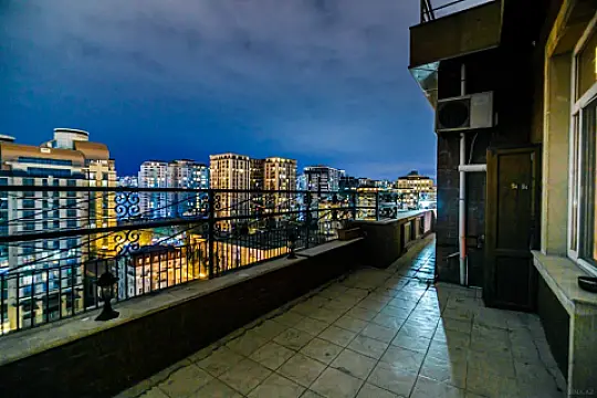 Satılır 5 otaqlı mənzil 350 m²