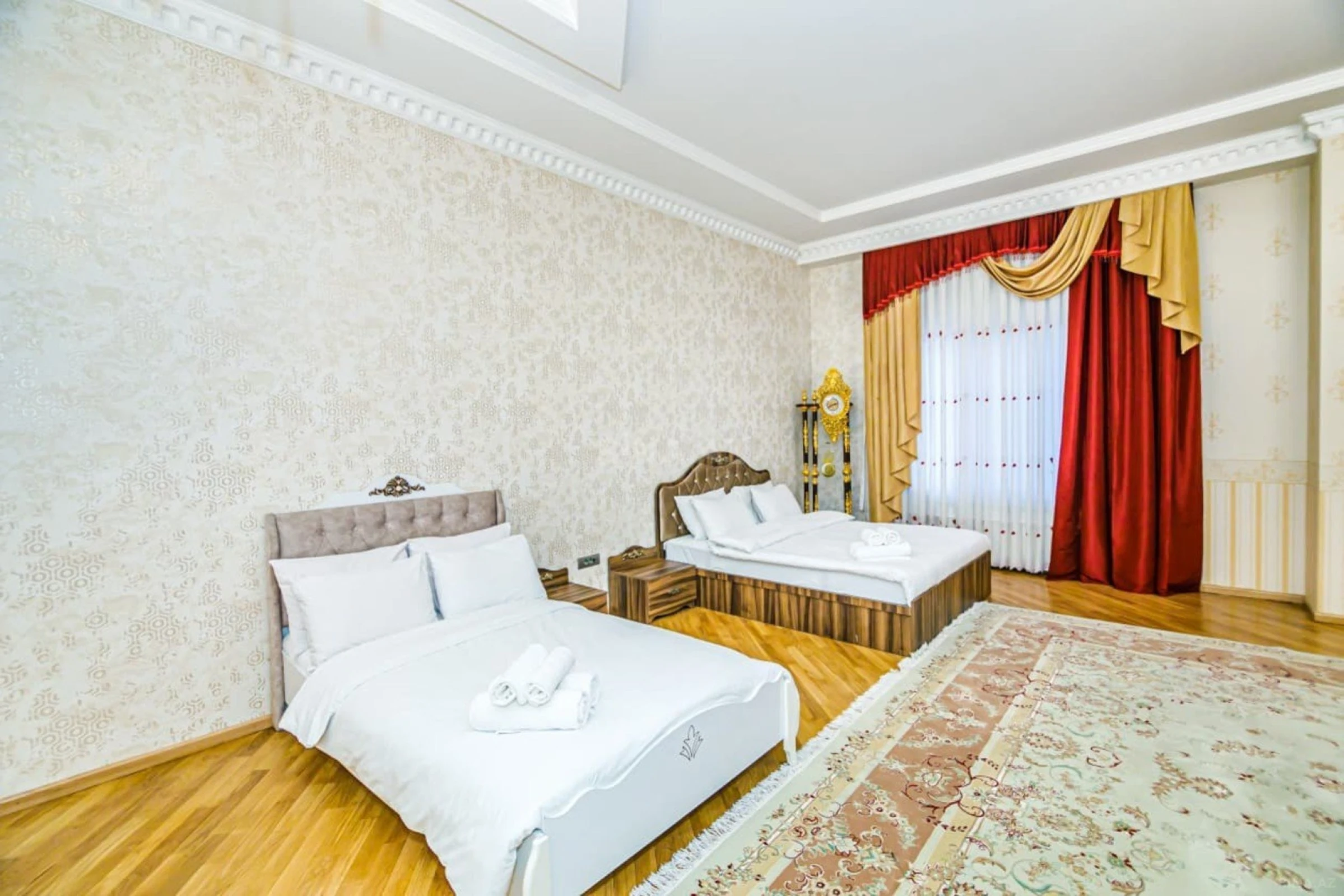 Satılır 5 otaqlı mənzil 350 m²