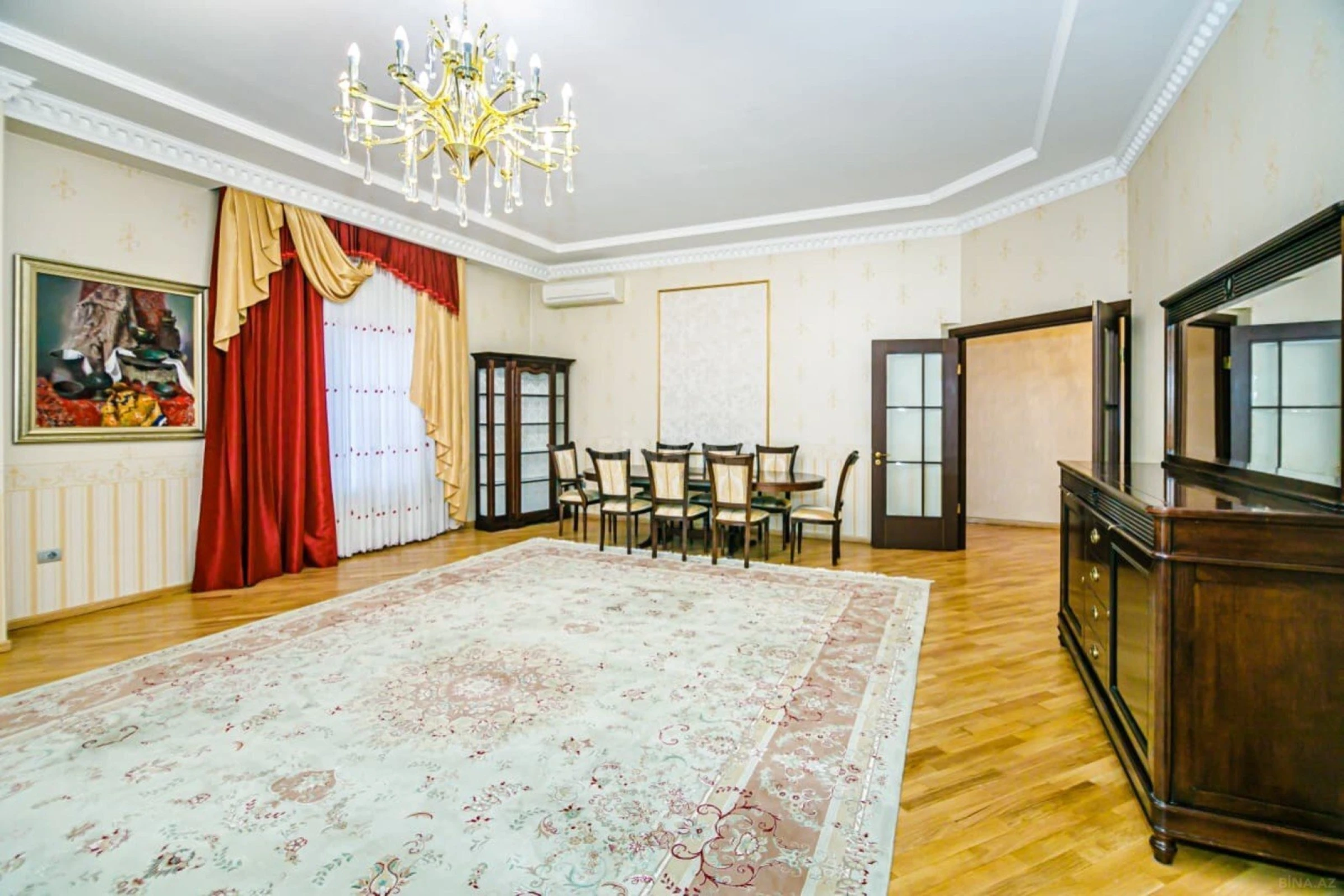 Satılır 5 otaqlı mənzil 350 m²