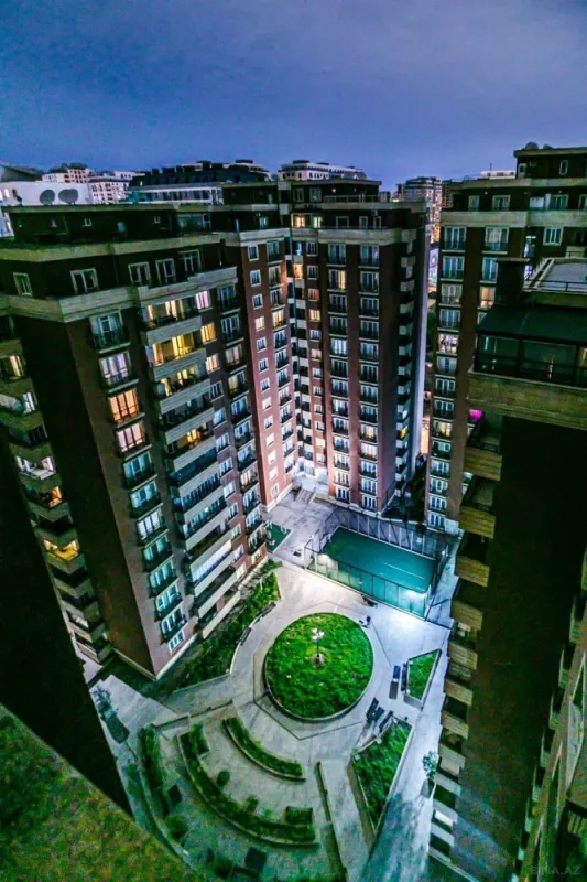 Satılır 5 otaqlı mənzil 350 m²