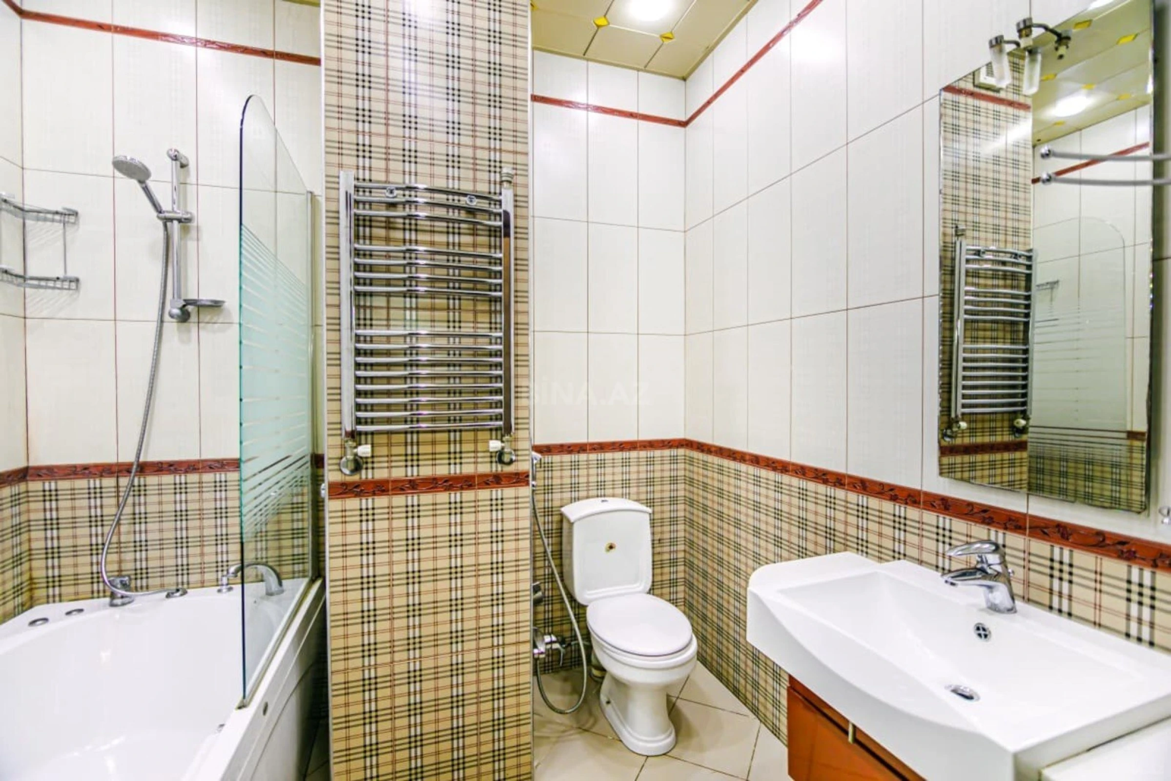 Satılır 5 otaqlı mənzil 350 m²