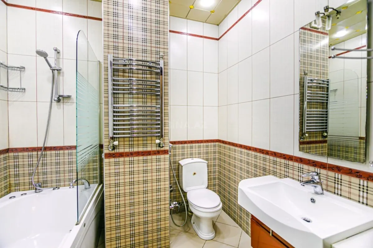 Satılır 5 otaqlı mənzil 350 m²