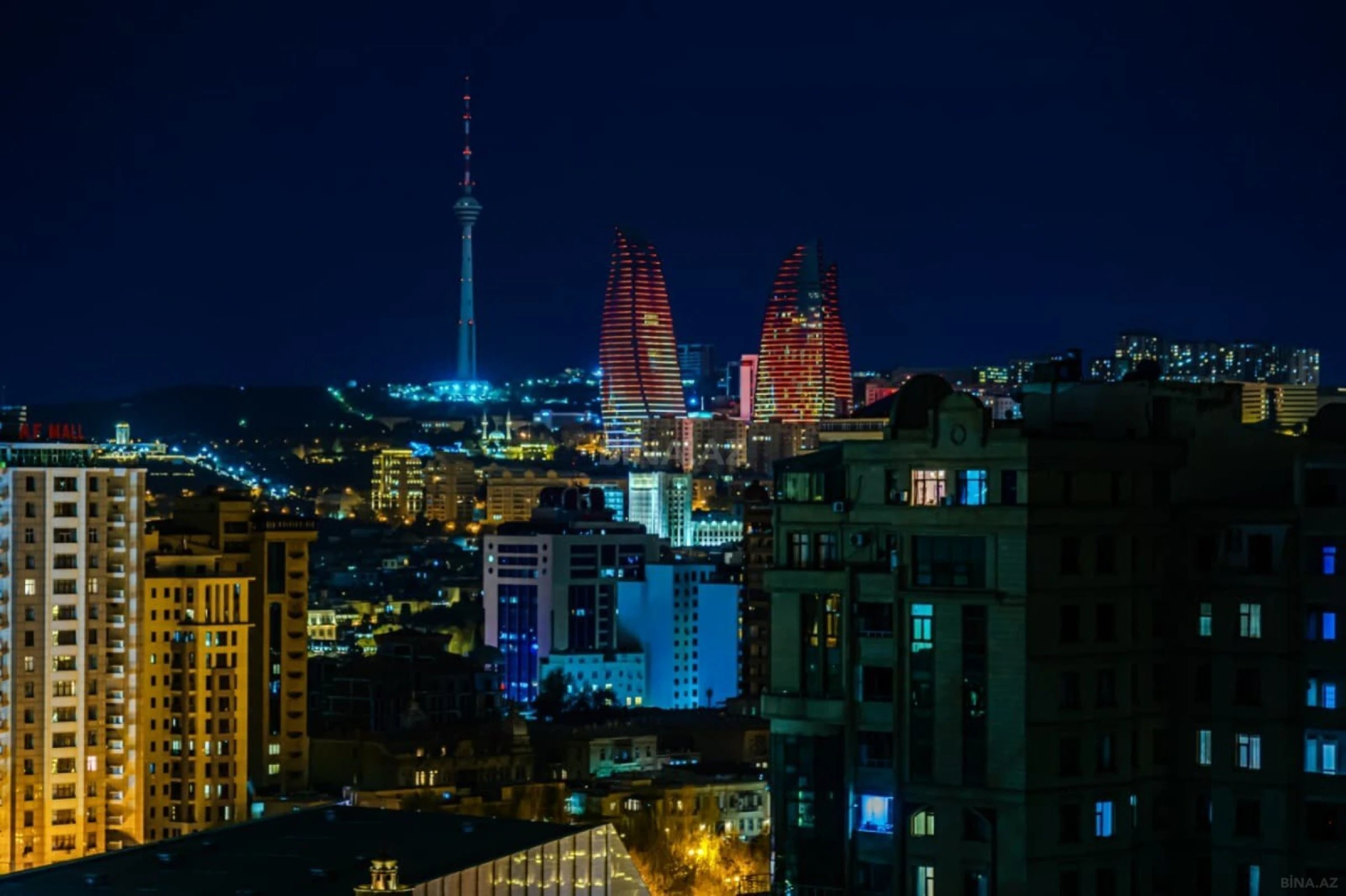 Satılır 5 otaqlı mənzil 350 m²