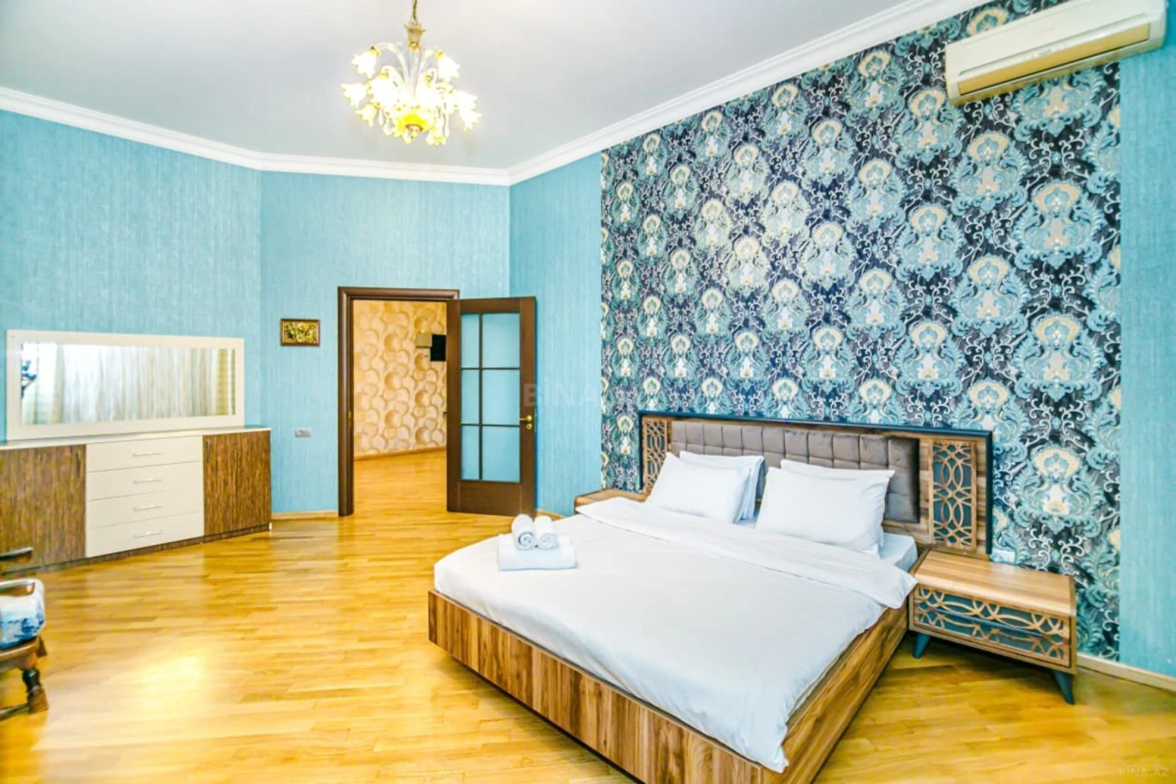 Satılır 5 otaqlı mənzil 350 m²