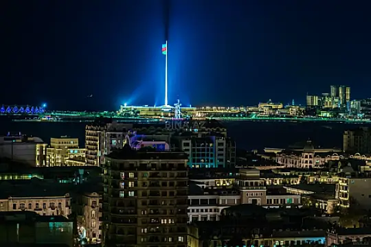 Satılır 5 otaqlı mənzil 350 m²