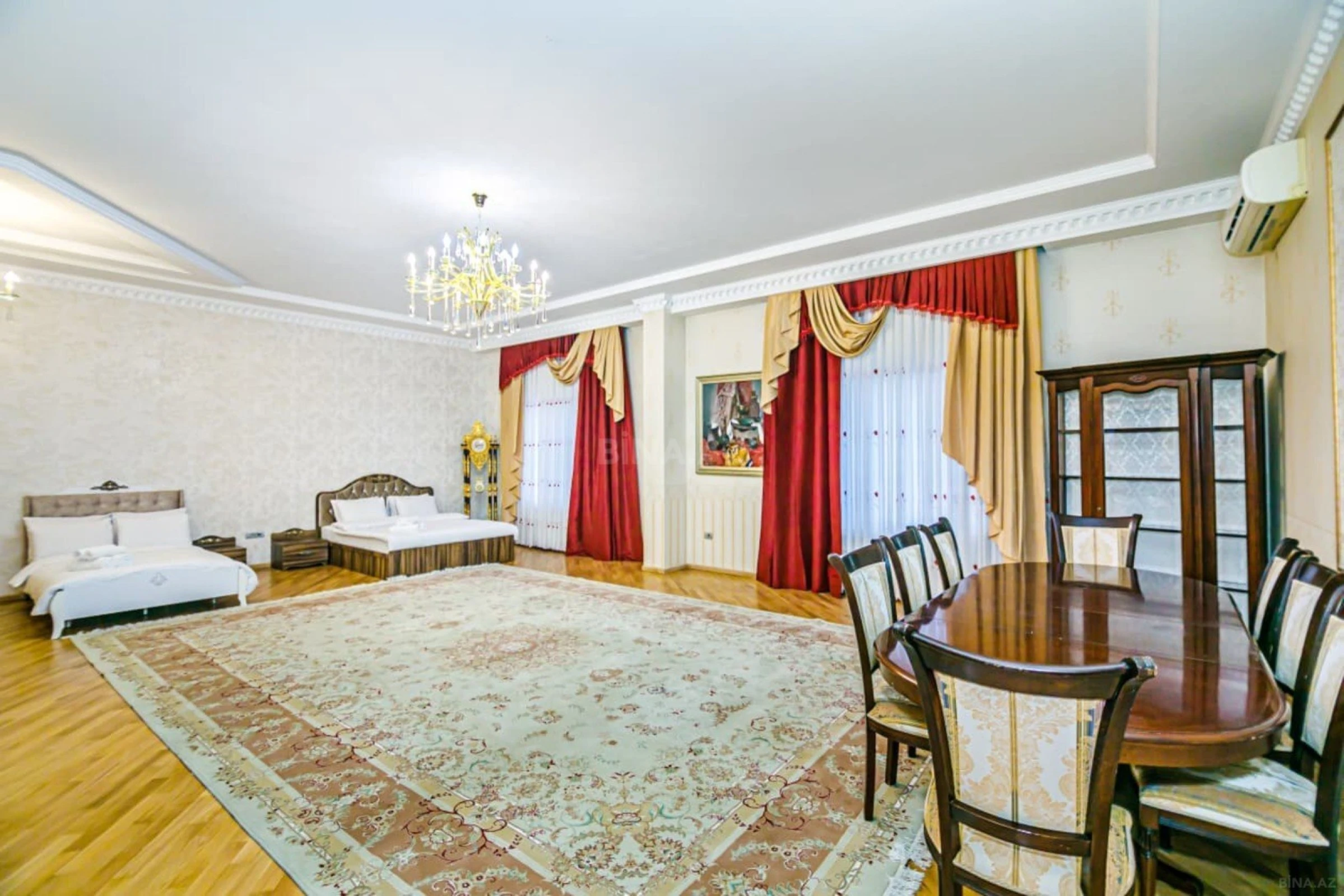 Satılır 5 otaqlı mənzil 350 m²