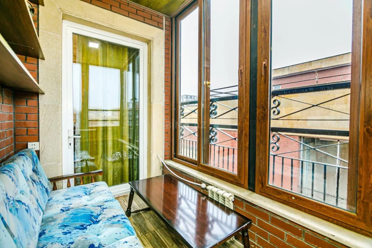 Satılır 5 otaqlı mənzil 350 m²