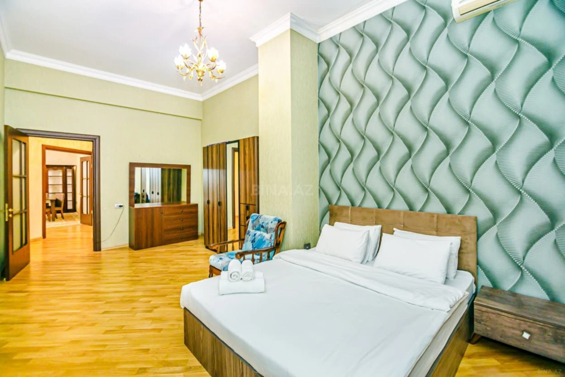 Satılır 5 otaqlı mənzil 350 m²