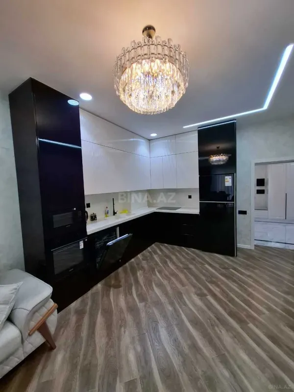 Kirayə verilir 2 otaqlı mənzil 83 m²