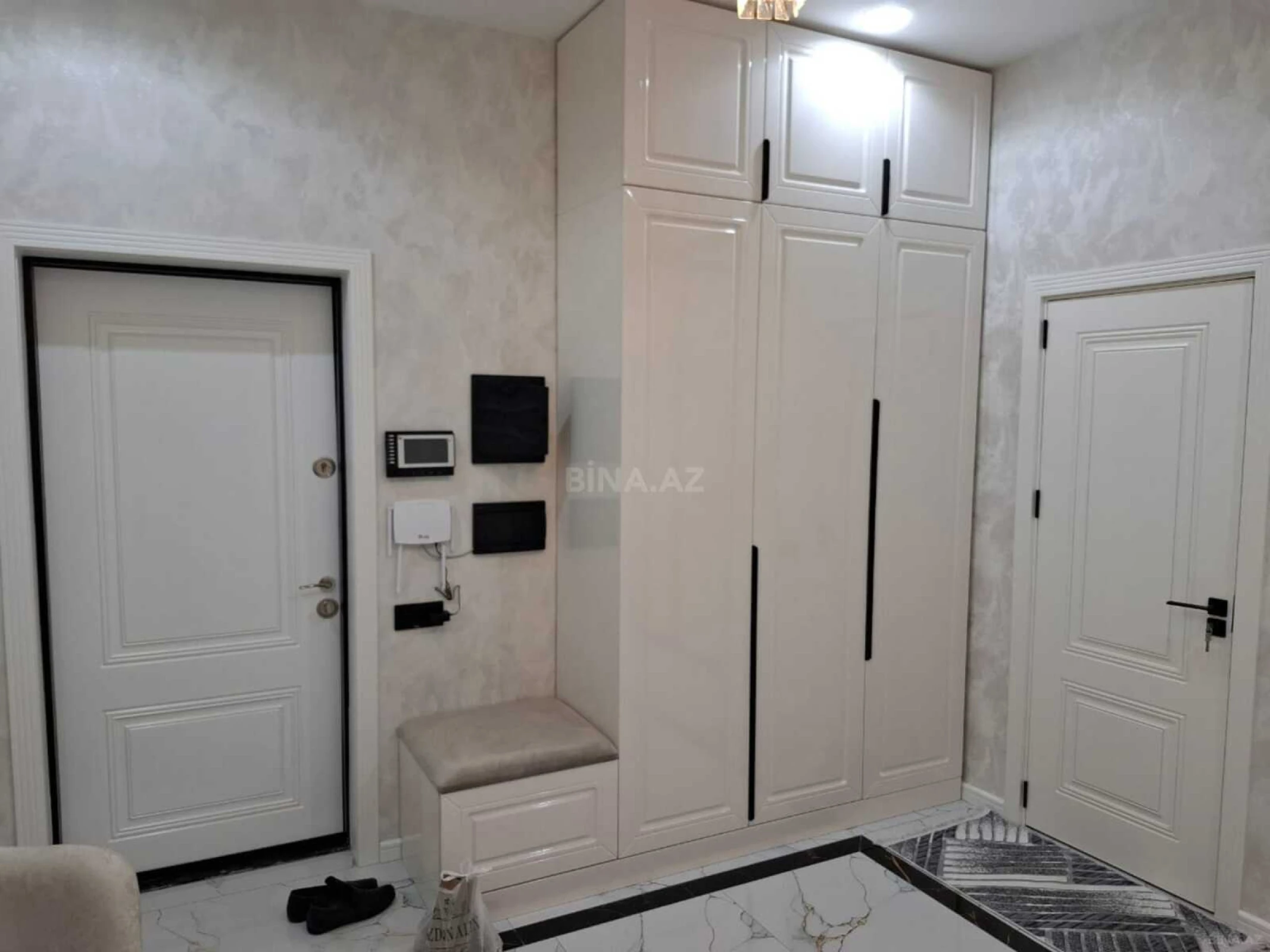 Kirayə verilir 2 otaqlı mənzil 83 m²