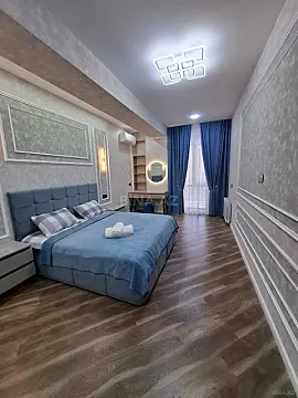 Kirayə verilir 2 otaqlı mənzil 83 m²