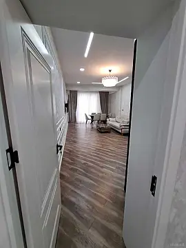 Kirayə verilir 2 otaqlı mənzil 83 m²