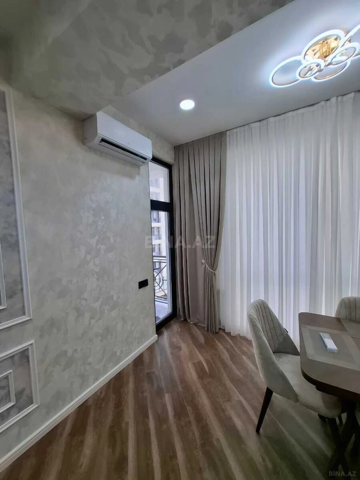 Kirayə verilir 2 otaqlı mənzil 83 m²