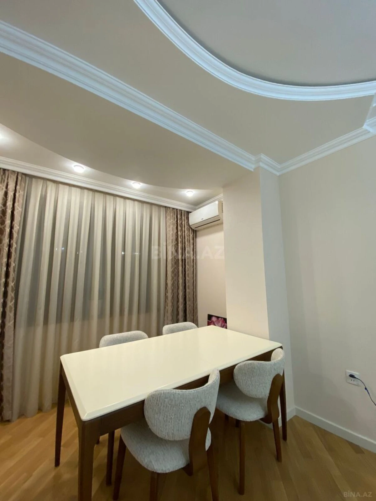 Satılır 3 otaqlı mənzil 119 m²