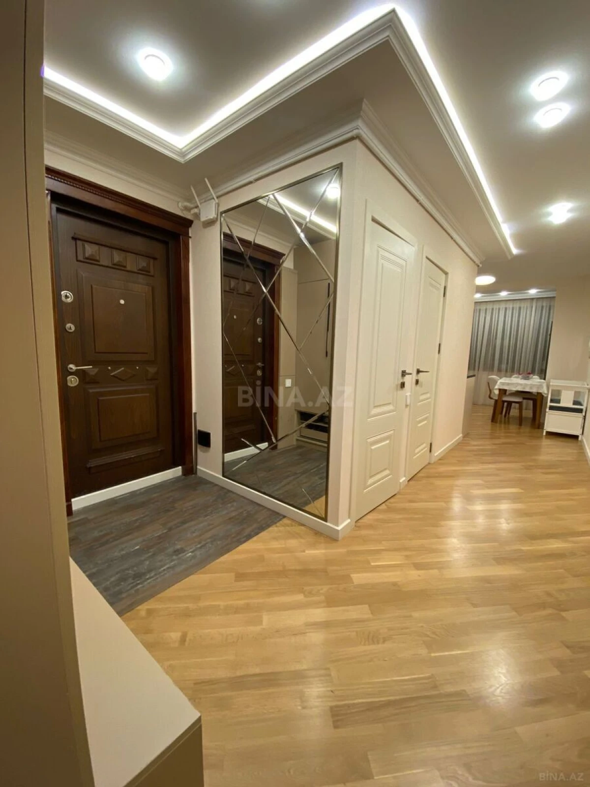 Satılır 3 otaqlı mənzil 119 m²