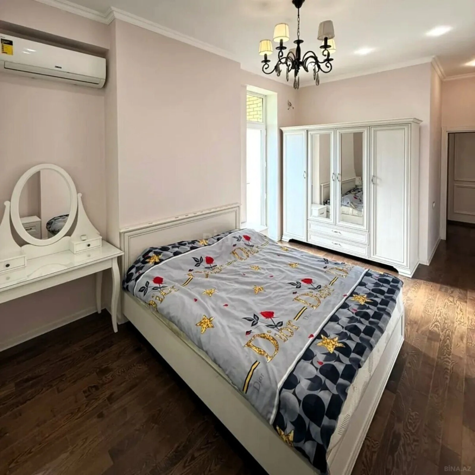Satılır 3 otaqlı mənzil 115 m²
