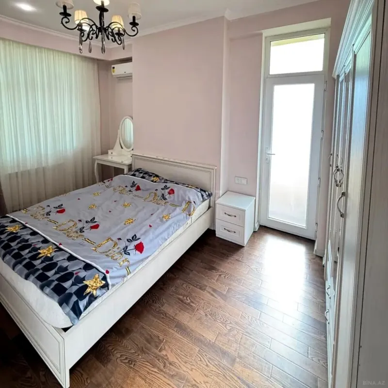 Satılır 3 otaqlı mənzil 115 m²