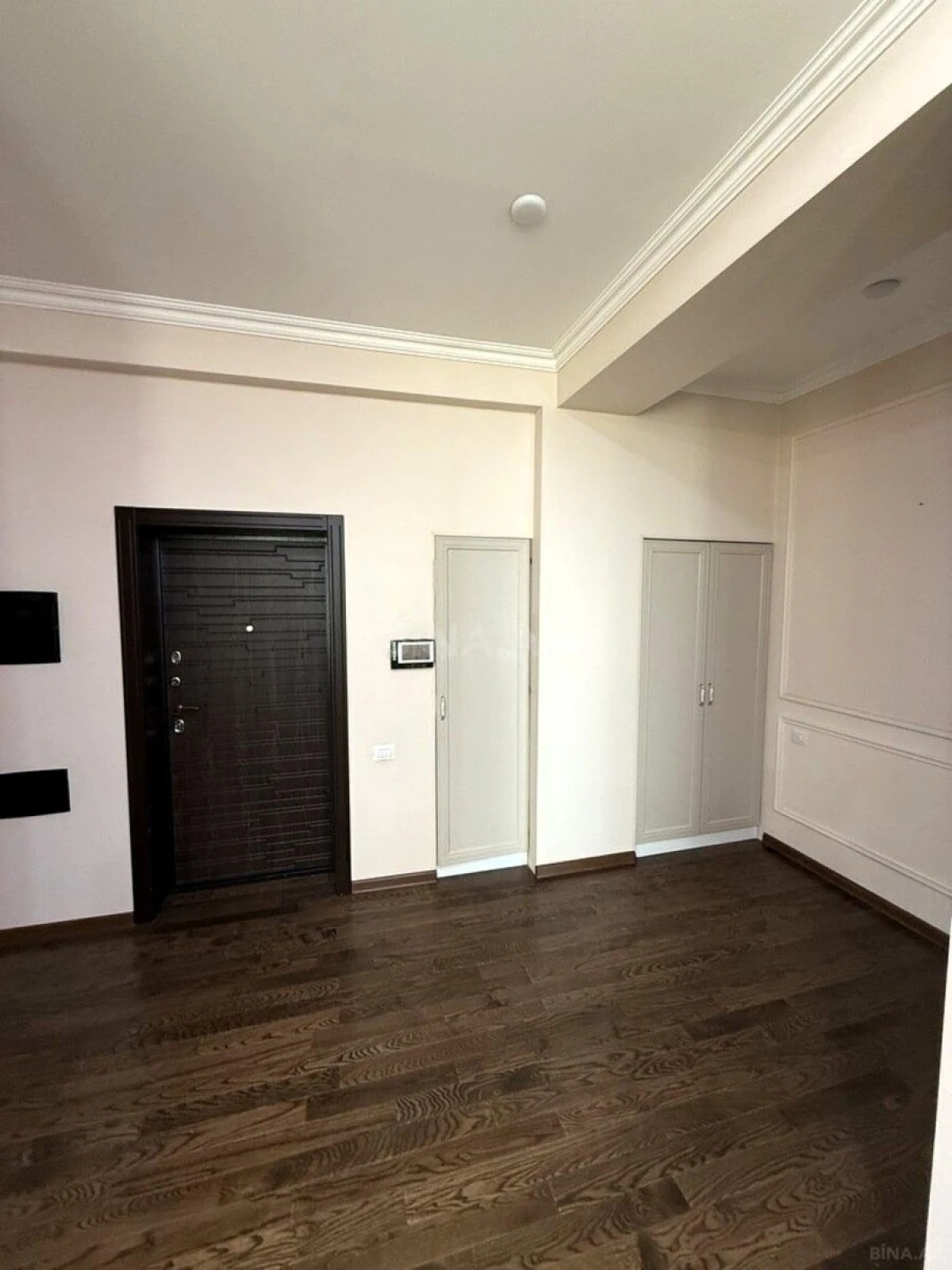 Satılır 3 otaqlı mənzil 115 m²