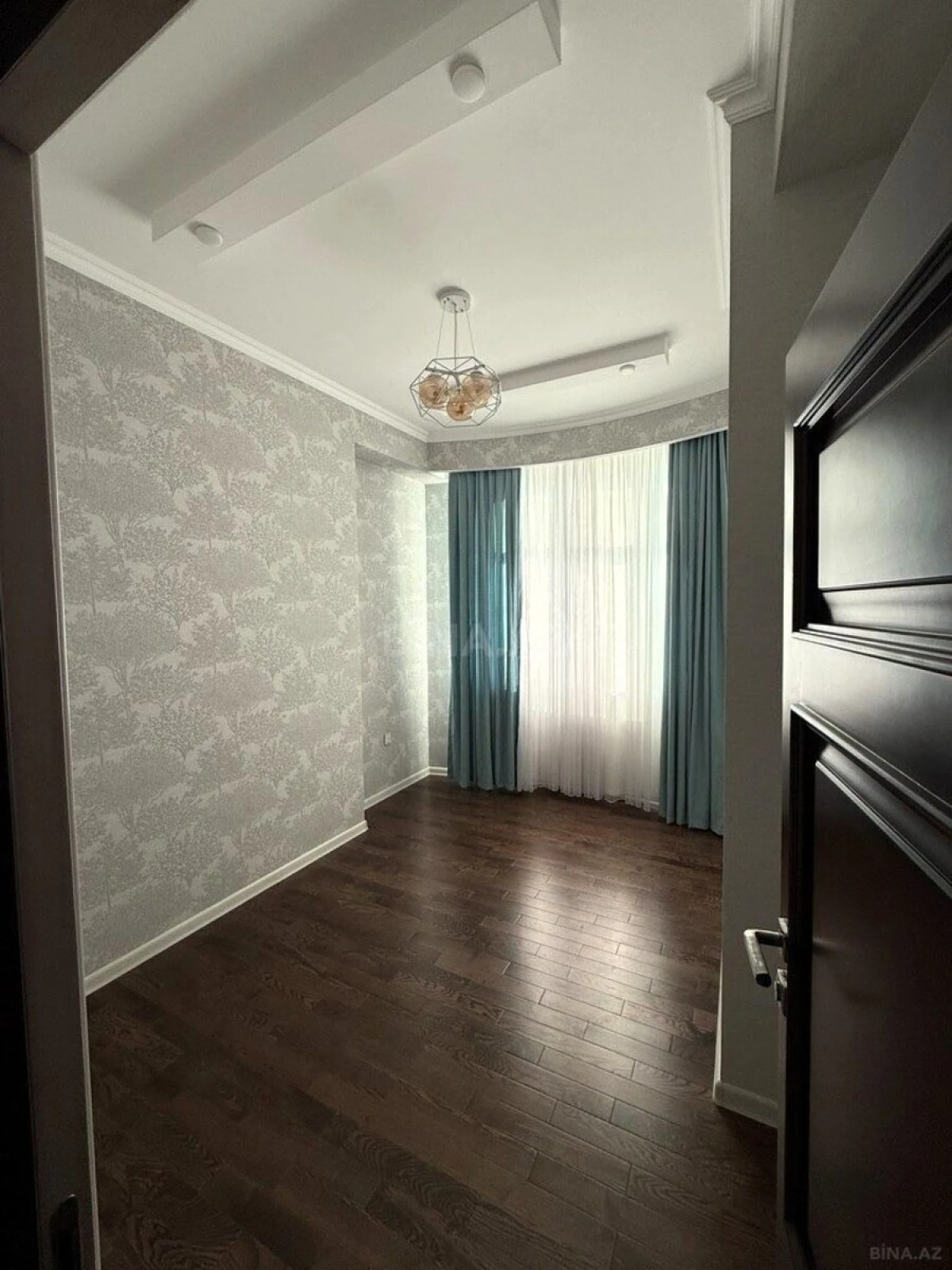 Satılır 3 otaqlı mənzil 115 m²
