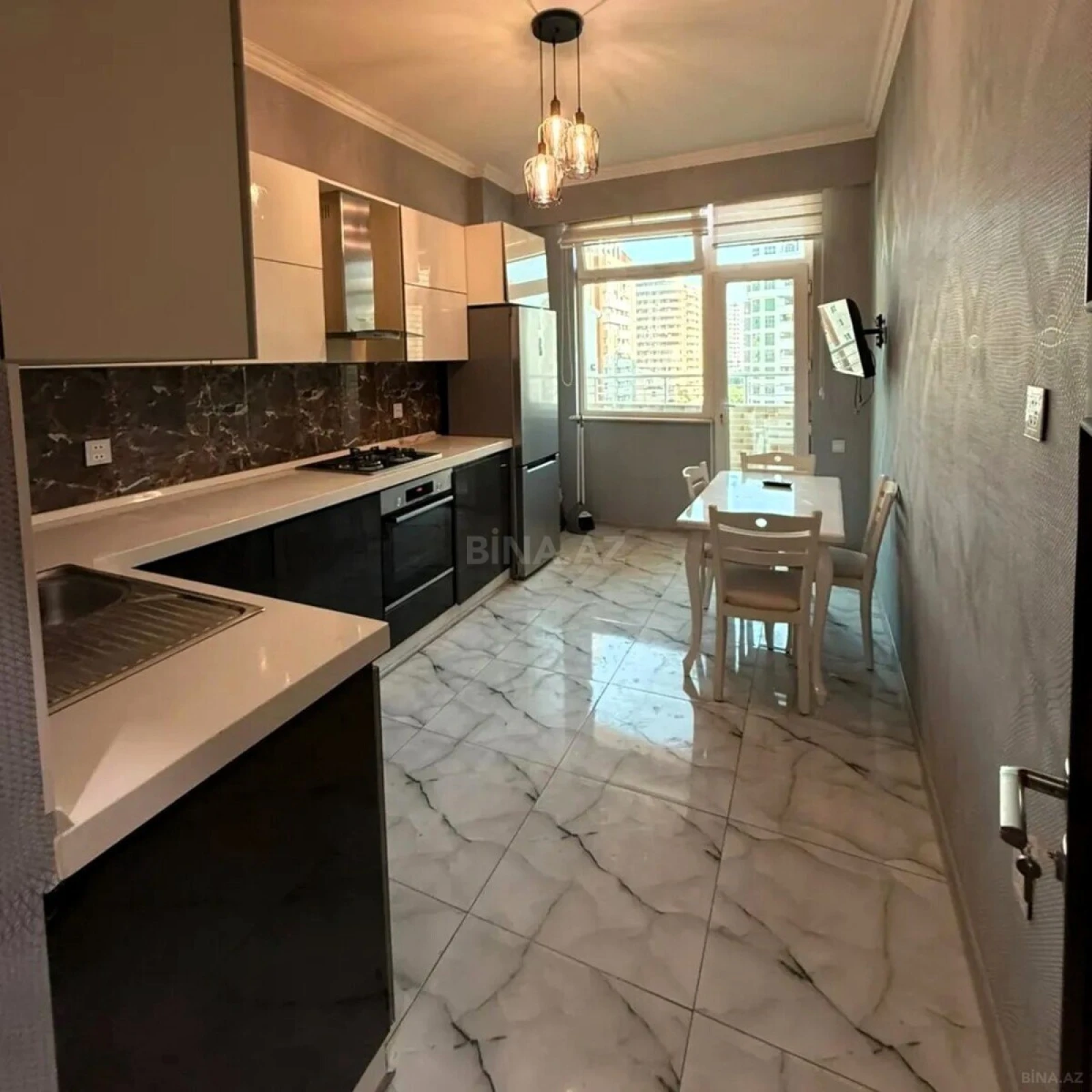Satılır 3 otaqlı mənzil 115 m²