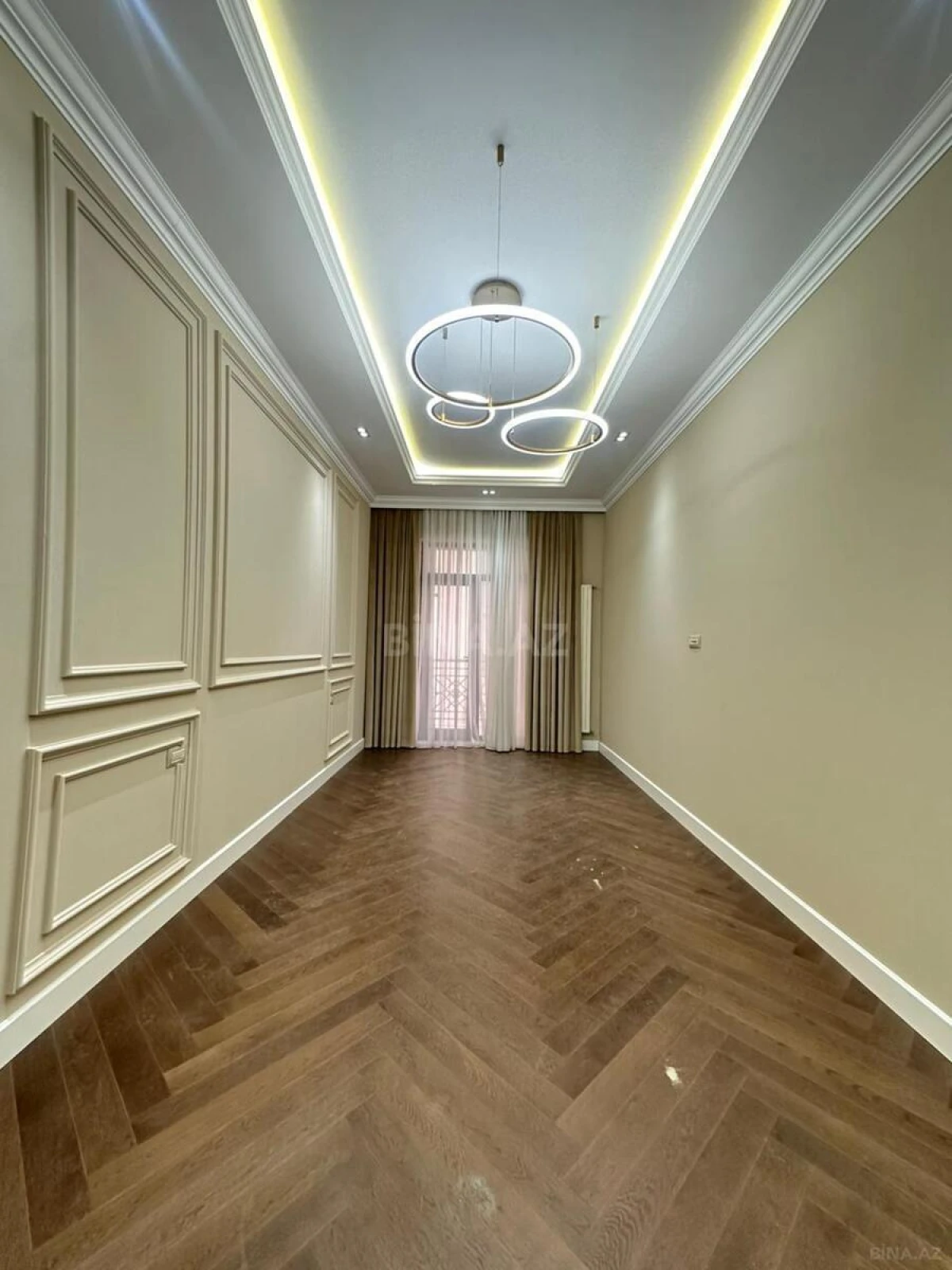 Satılır 4 otaqlı mənzil 230 m²