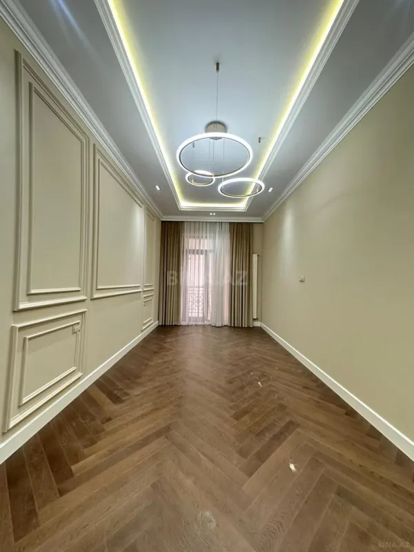 Satılır 4 otaqlı mənzil 230 m²