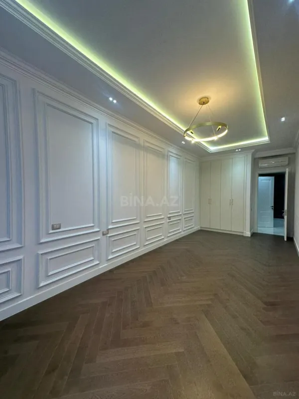 Satılır 4 otaqlı mənzil 230 m²