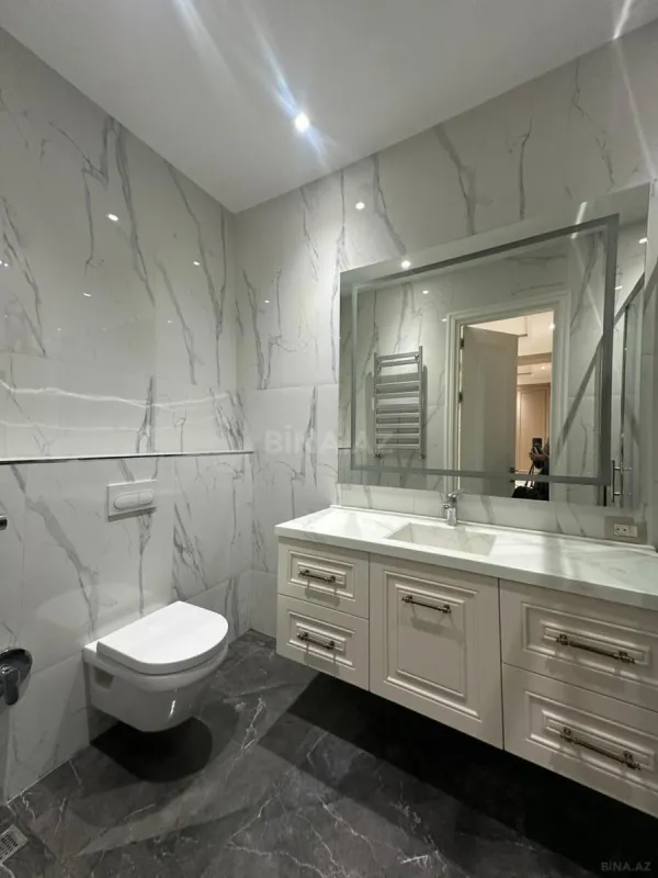 Satılır 4 otaqlı mənzil 230 m²