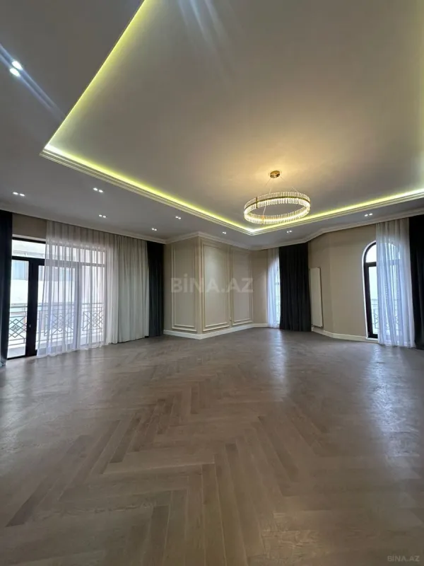 Satılır 4 otaqlı mənzil 230 m²