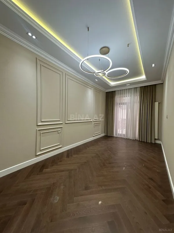 Satılır 4 otaqlı mənzil 230 m²