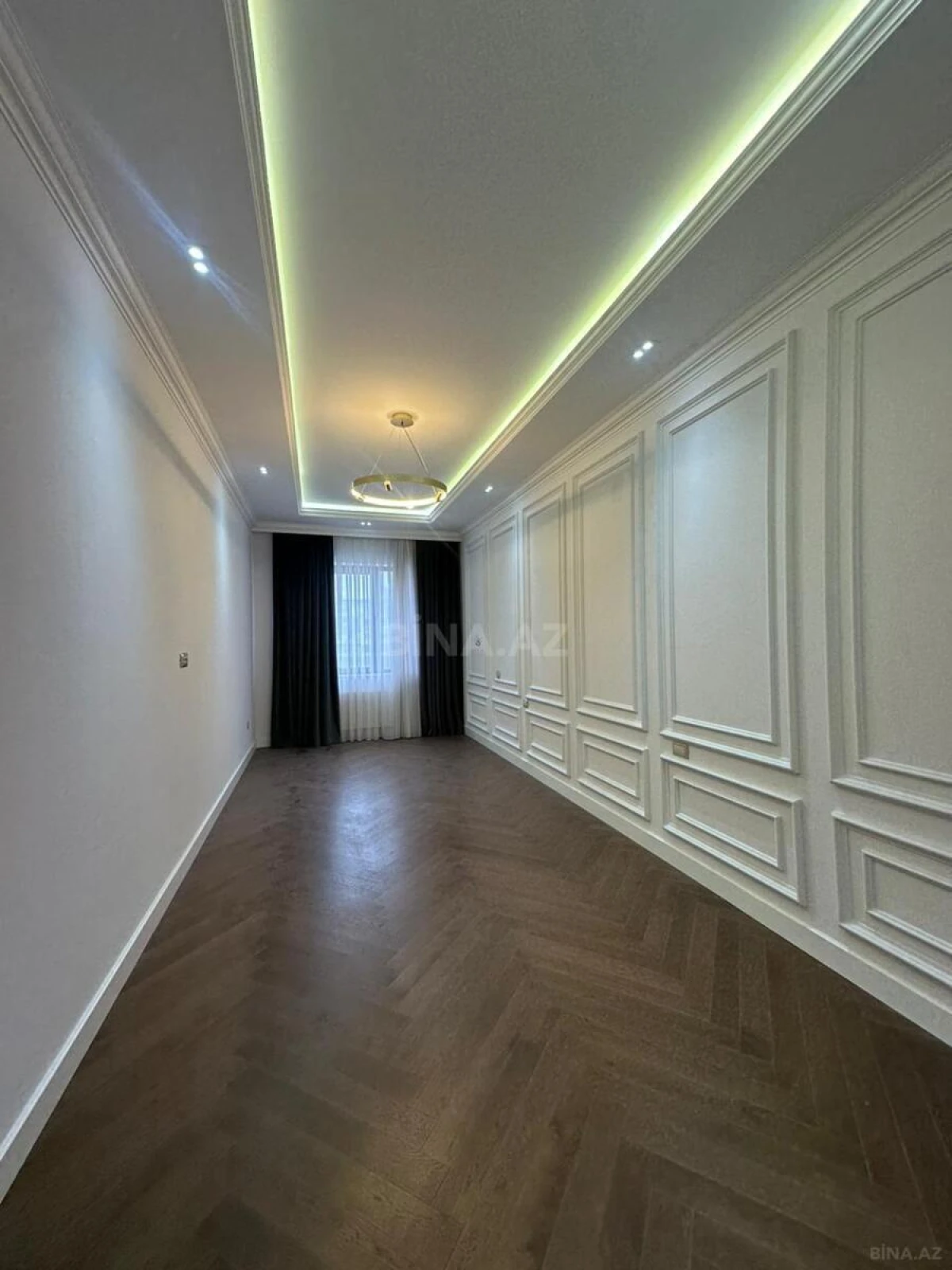 Satılır 4 otaqlı mənzil 230 m²