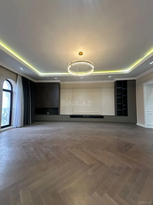 Satılır 4 otaqlı mənzil 230 m²
