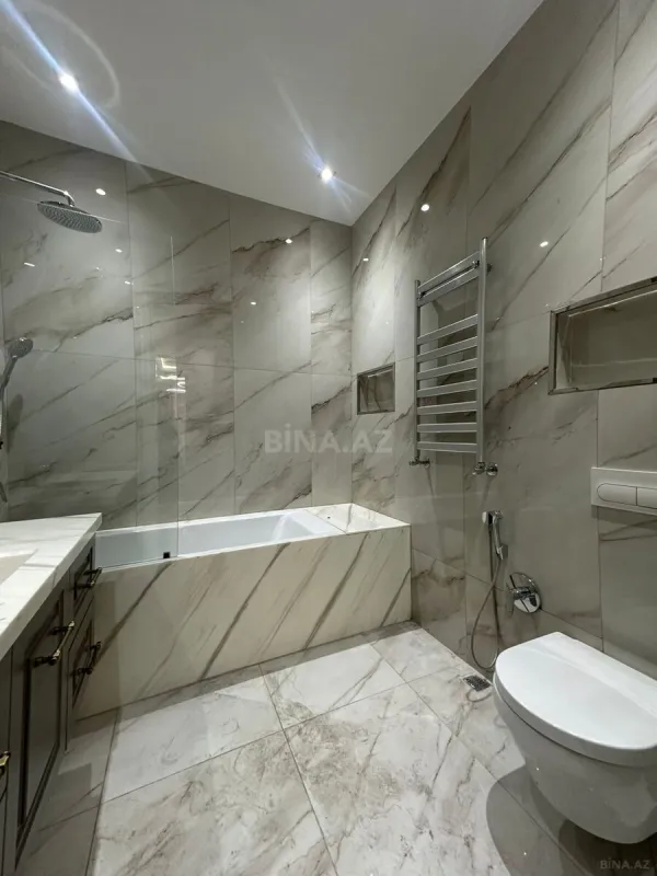 Satılır 4 otaqlı mənzil 230 m²