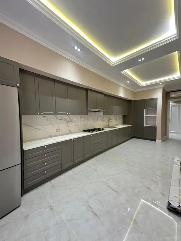 Satılır 4 otaqlı mənzil 230 m²