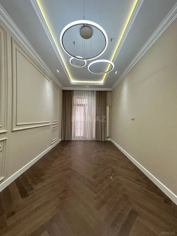 Satılır 4 otaqlı mənzil 230 m²