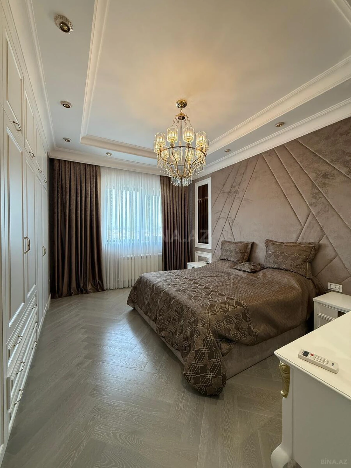 Satılır 4 otaqlı mənzil 185 m²
