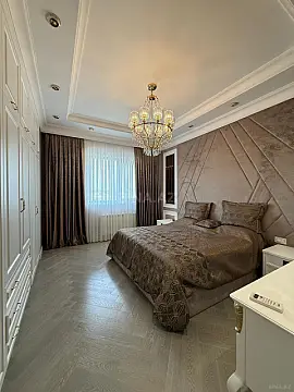 Satılır 4 otaqlı mənzil 185 m²