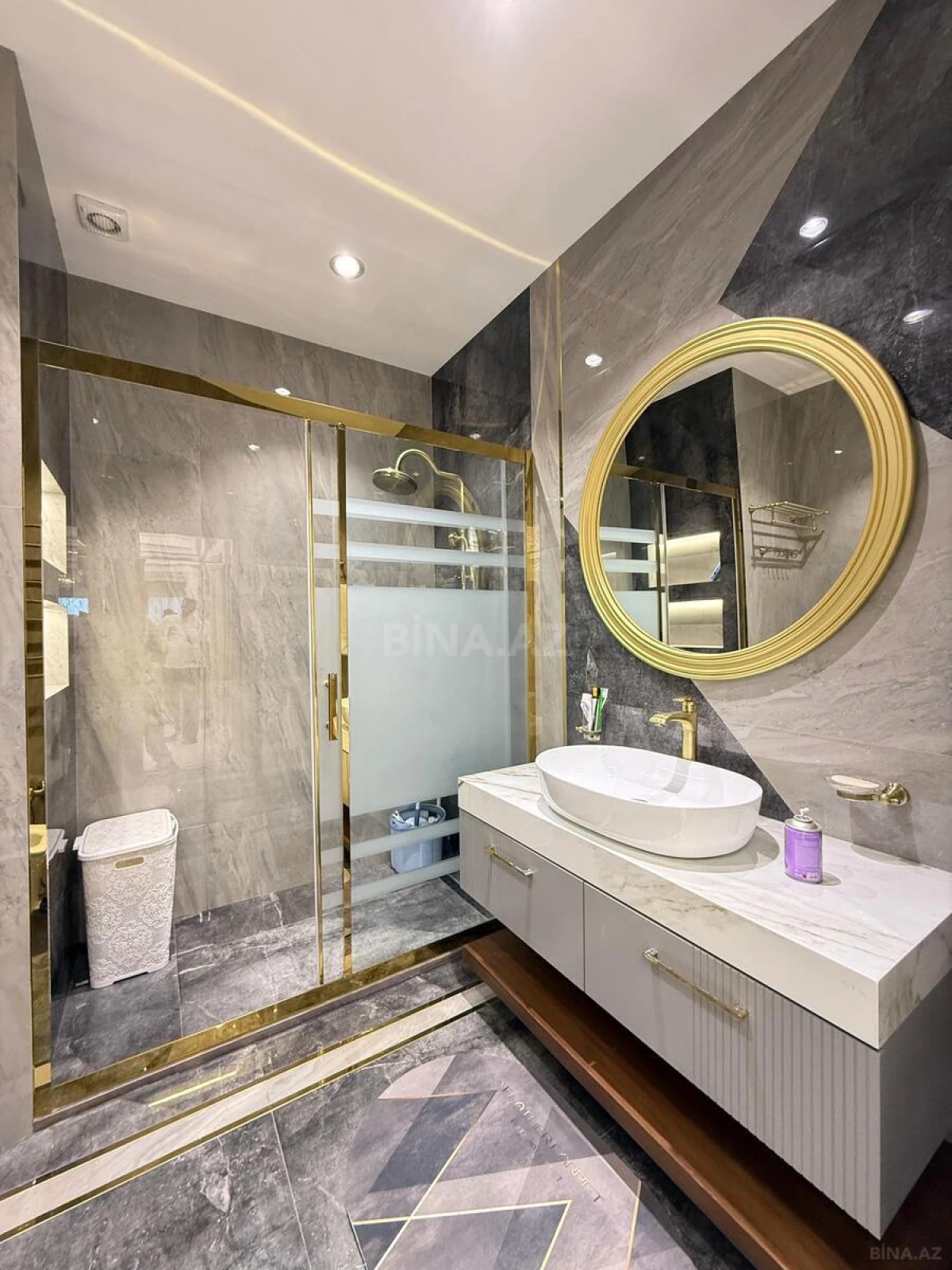 Satılır 4 otaqlı mənzil 185 m²