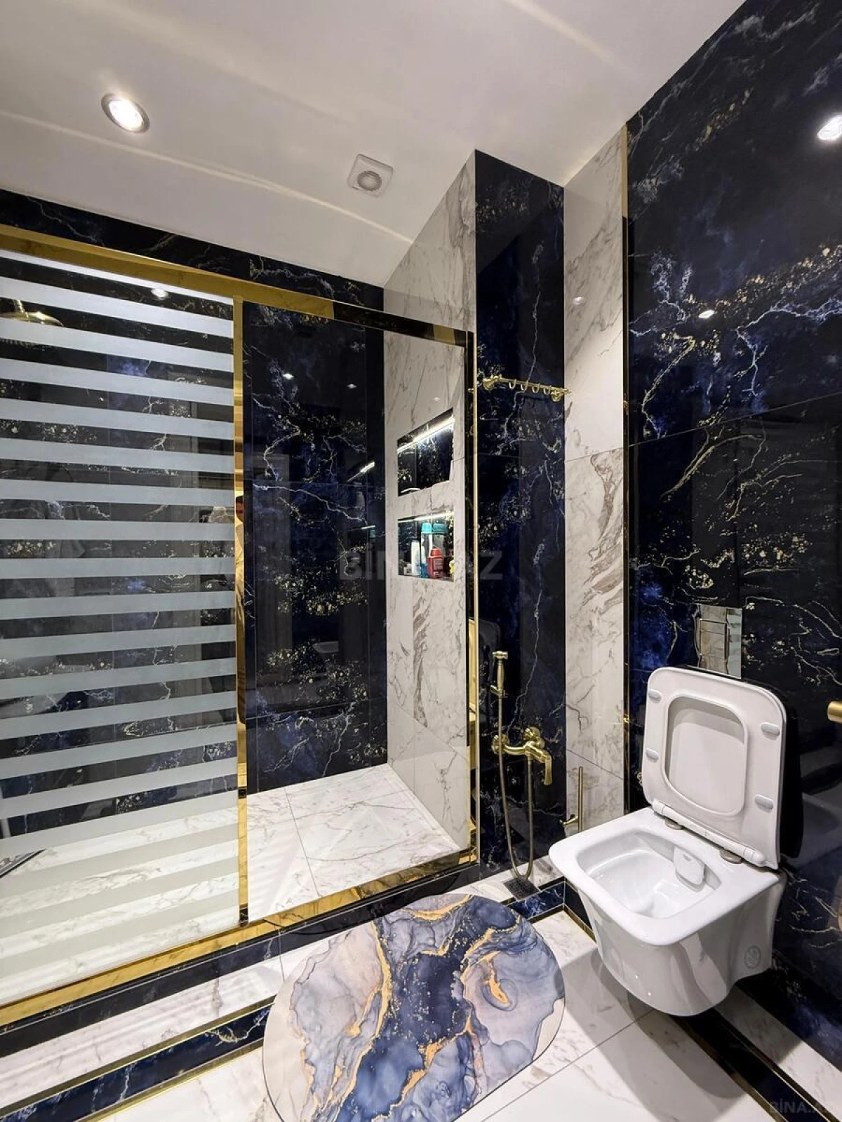 Satılır 4 otaqlı mənzil 185 m²