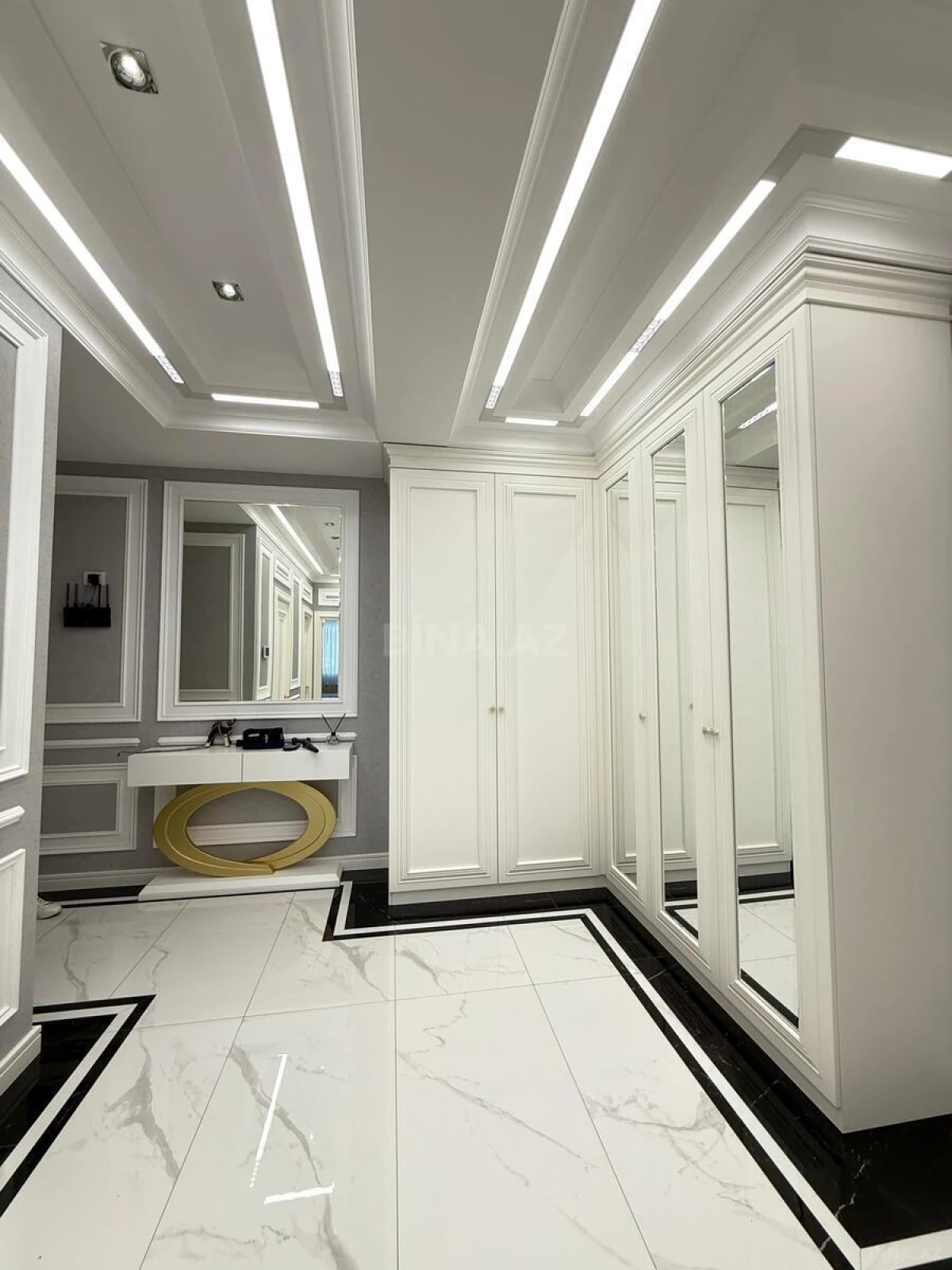 Satılır 4 otaqlı mənzil 185 m²