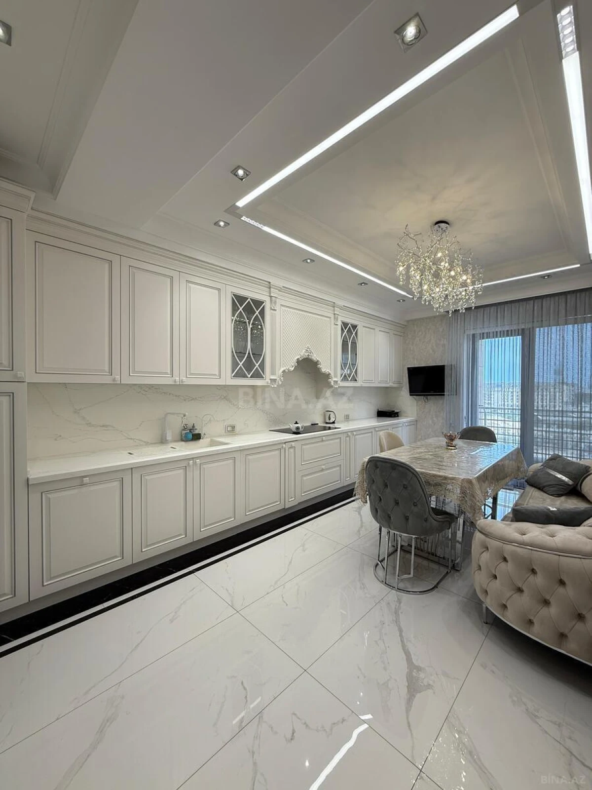 Satılır 4 otaqlı mənzil 185 m²