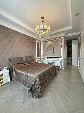 Satılır 4 otaqlı mənzil 185 m²