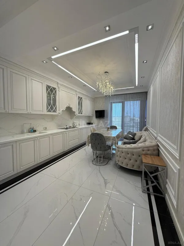 Satılır 4 otaqlı mənzil 185 m²