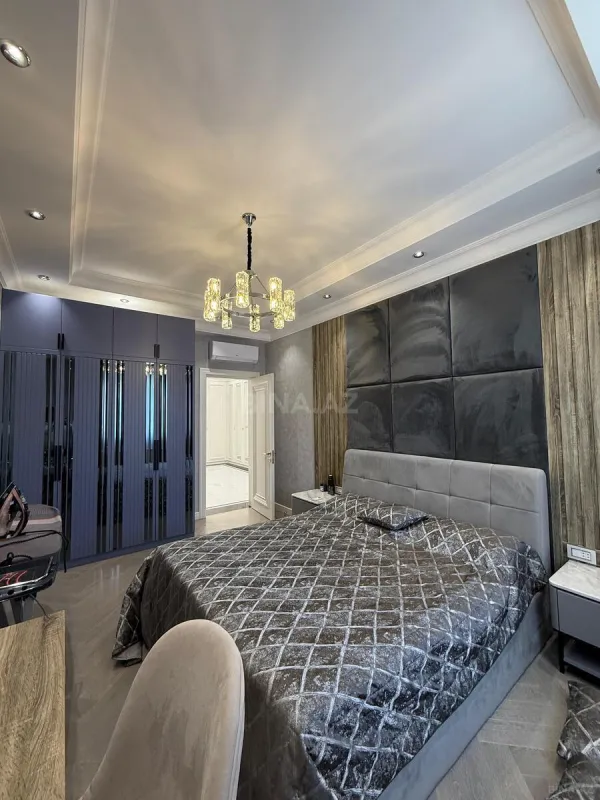 Satılır 4 otaqlı mənzil 185 m²