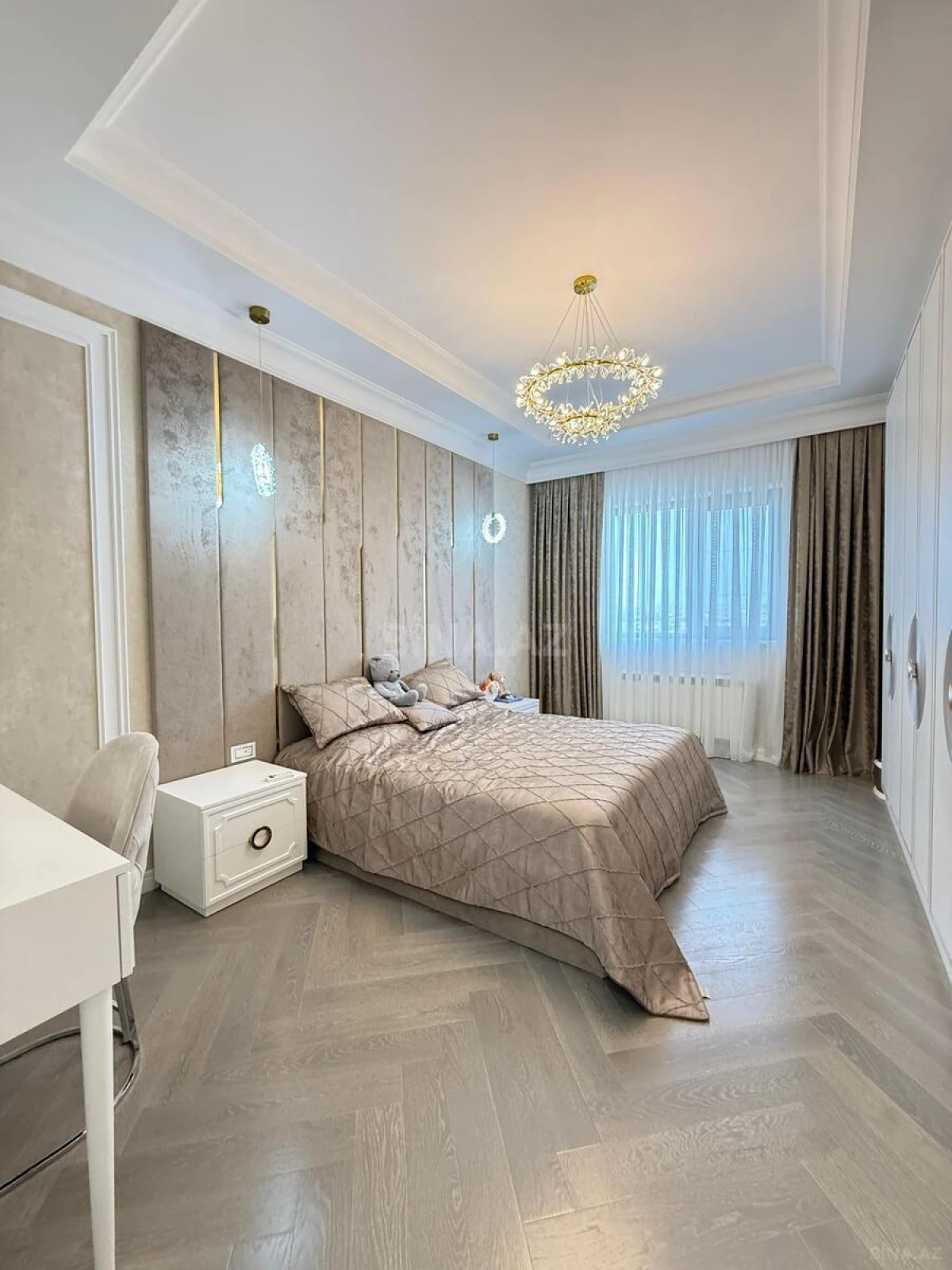 Satılır 4 otaqlı mənzil 185 m²