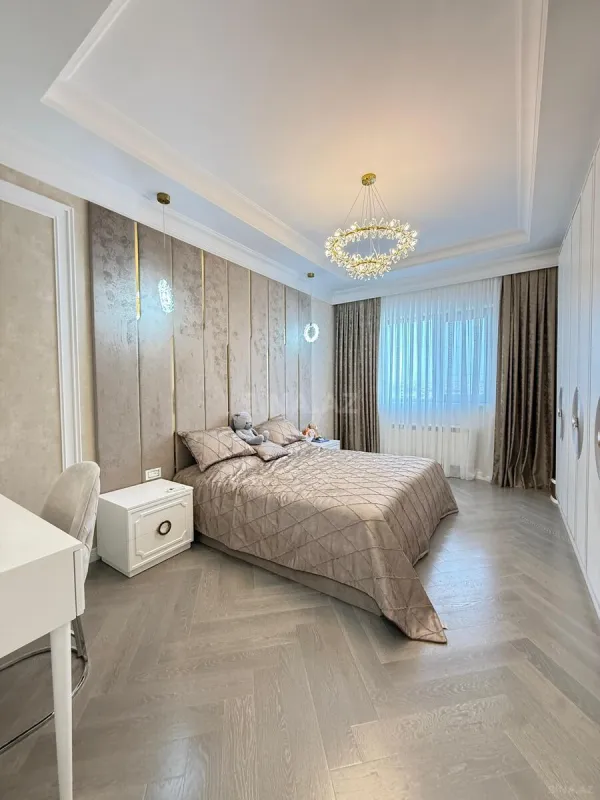 Satılır 4 otaqlı mənzil 185 m²