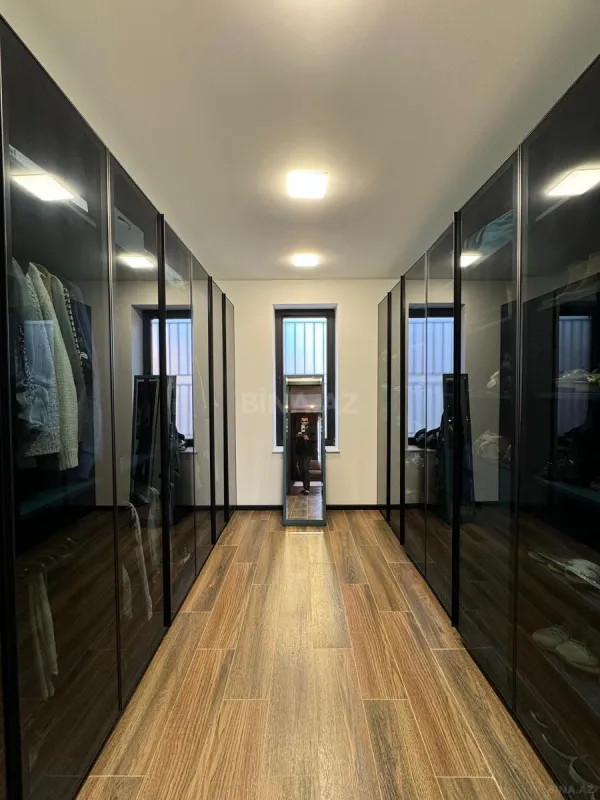 Satılır 8 otaqlı həyət evi 700 m²